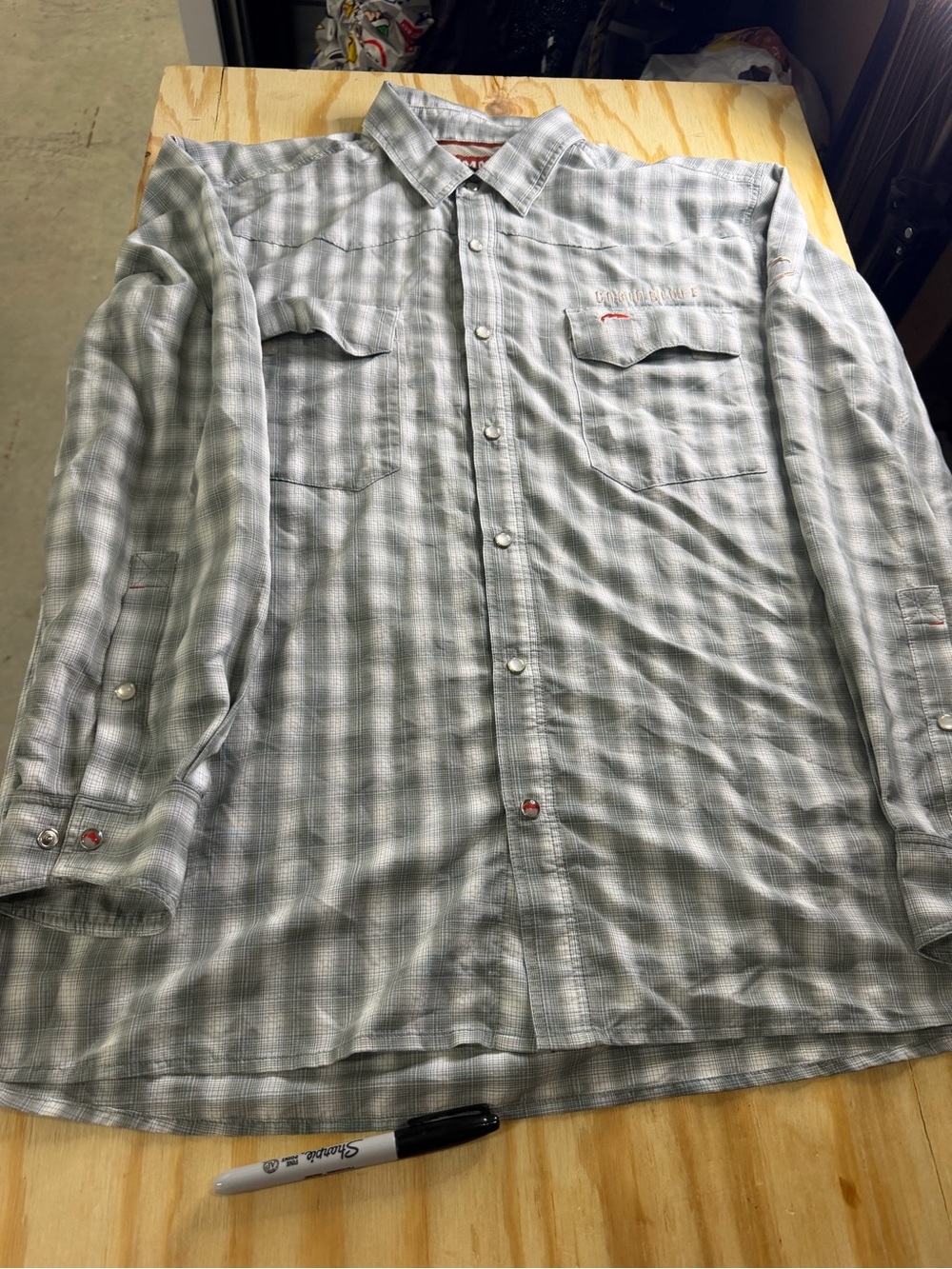 Simms Cabin Bluff Fishing Shirt Men’s L Gray Plaid Pearl Snap Vented Long Sleeve